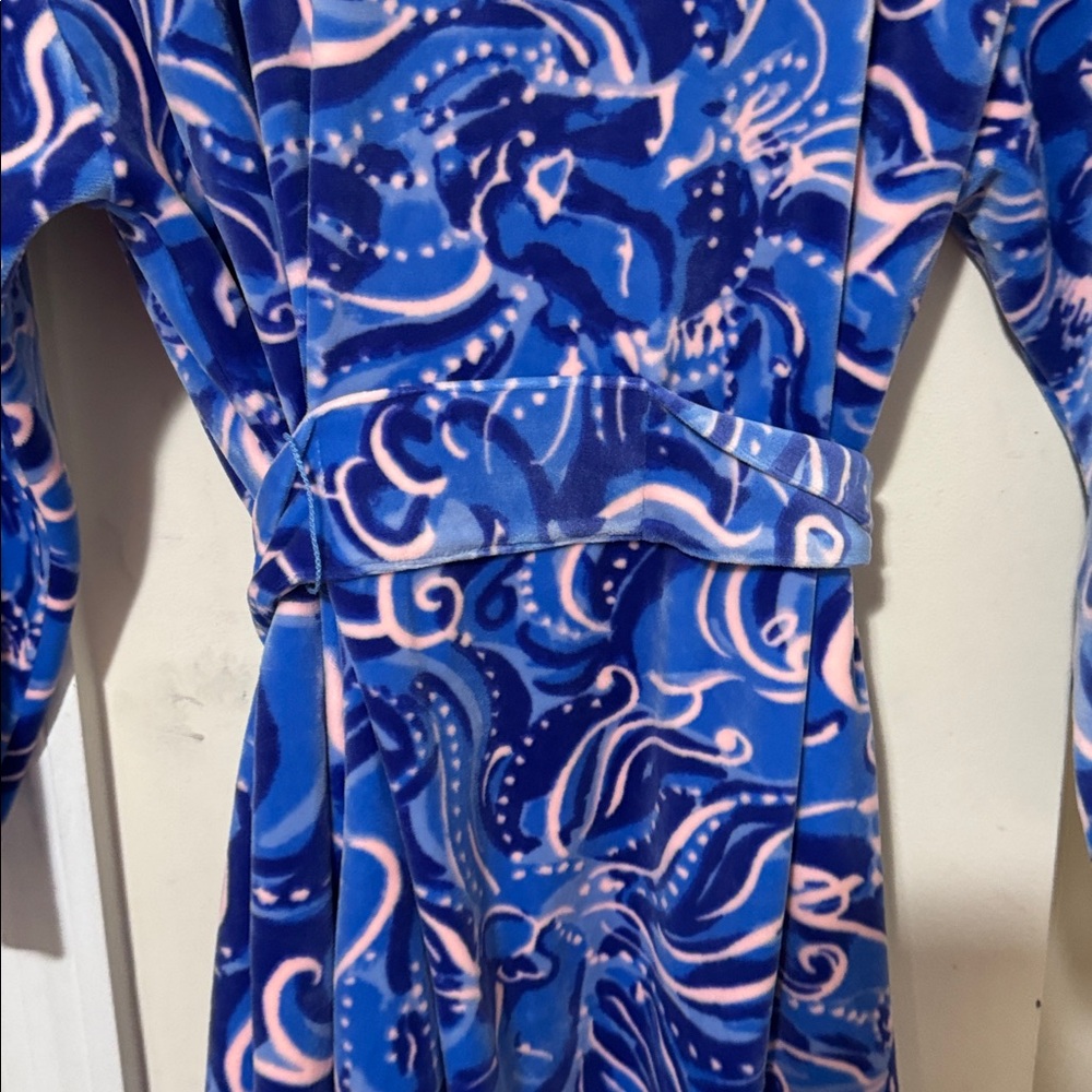 Lilly Pulitzer robe - Picture 8 of 9